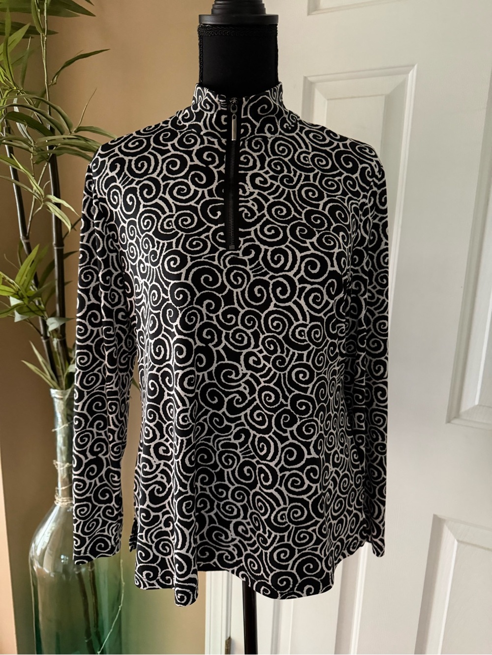 Black & White Swirl Quarter-Zip Women's Top